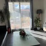 2 Avec Terrasse Apartment *