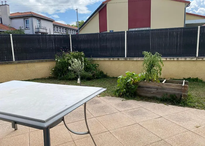 2 Avec Terrasse Κλερμόν Φεράν